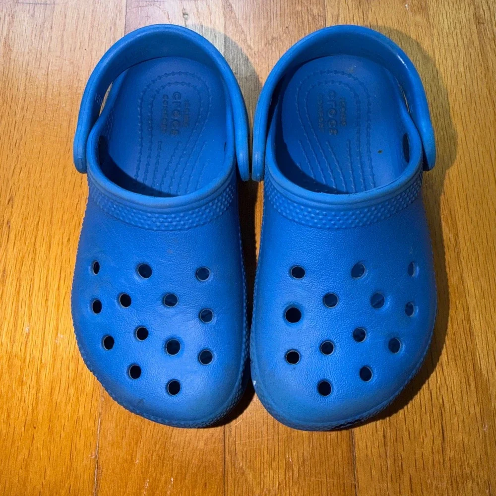 Crocs Kids Classic Clog Royal Blue Water Friendly Comfort Shoes 9 / C9 Unisex